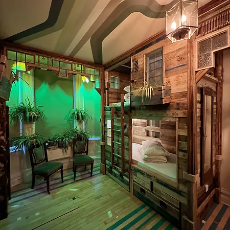 Art Hostel *